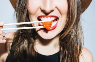 女人，吃，肉食，使用，筷子，肖像，食物，特写