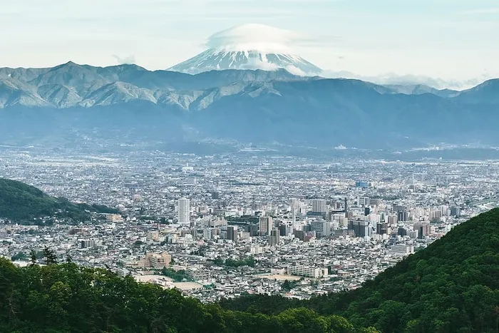 建筑物、城市、城市景观、日光、雾、房屋、景观、山脉