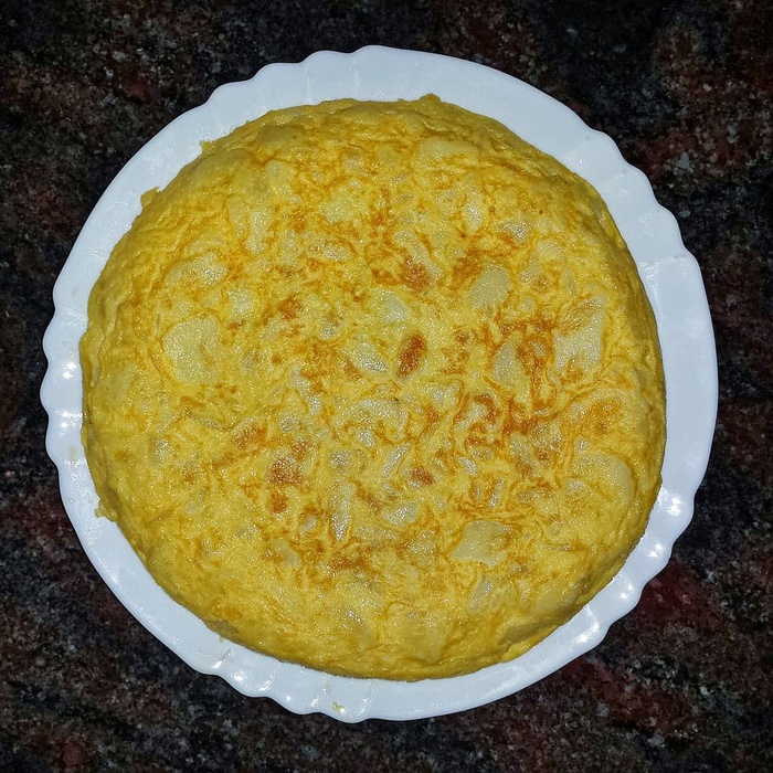 盘子上的煎蛋卷，玉米饼，土豆，食品，厨房，土豆煎蛋卷，烹饪学，黄色