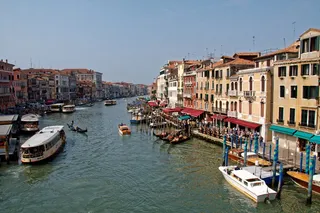 威尼斯，威尼斯，意大利，小街，小巷，大楼，老城，市中心