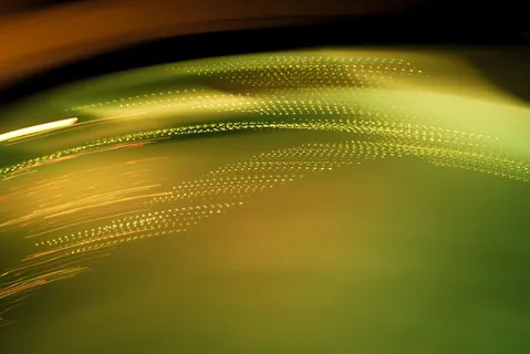 绿色和棕色花卉纺织品 绿色和棕色花卉纺织品