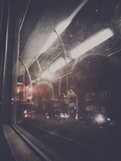 公共汽车、车窗、旅行、车架、脏污、汽车、反光、照明