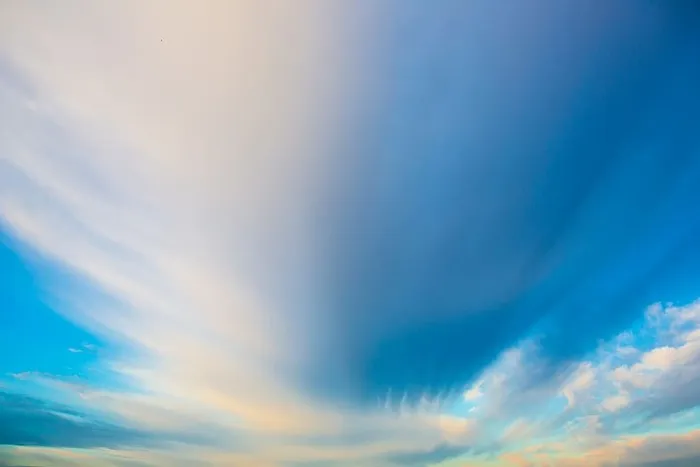 云——天空，天空，自然之美，蓝色，风景——自然，背景，低角度视角，没有人