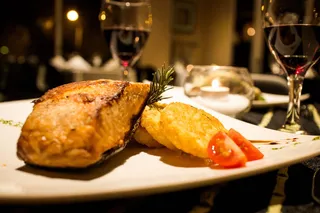 乌拉圭，萨克拉门托殖民地，食品，时刻，鲑鱼，优雅，食品和饮料，葡萄酒