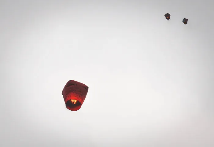 蜡烛灯笼，漂浮，晴朗，天空，照片，红色，火焰，灯笼