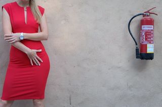 女人，红色，衣服，火，墙，灭火器，女人，女孩