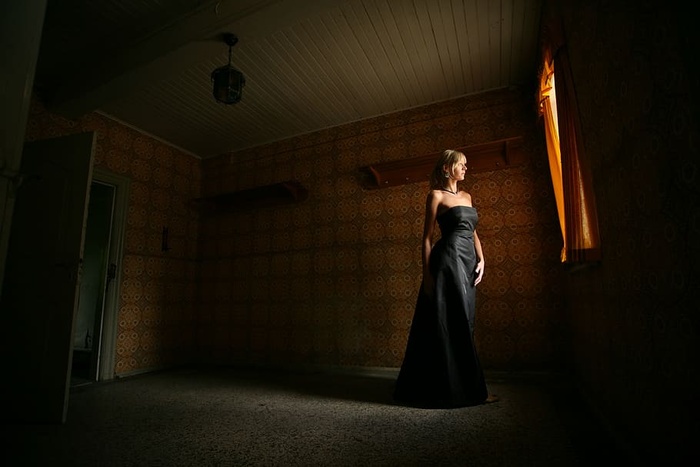 孤独，黑暗，穿着，优雅，优雅，房间，幽灵，窗户