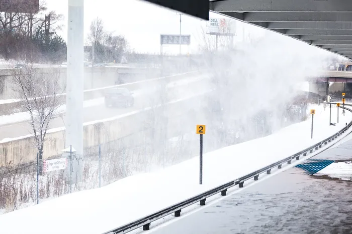 道路被雪覆盖