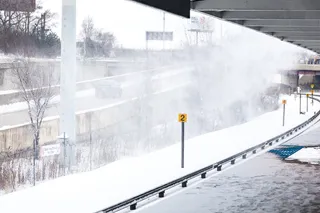 道路被雪覆盖