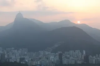里约热内卢度假、日落、科科瓦多、天空、建筑、建筑外观、山脉、建筑结构