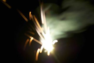 烟花、派对、不清晰、未聚焦、燃烧、火灾、夜晚、火焰