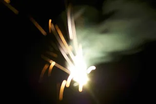 烟花、派对、不清晰、未聚焦、燃烧、火灾、夜晚、火焰