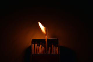 点燃的，火柴，棍子，盒子，火焰，独特，思考，精神