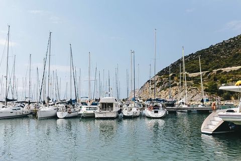 西班牙加泰罗尼亚巴塞罗那的吉内斯塔港