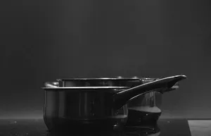 黑色，黑白，烹饪，锅碗瓢盆，炊具，炊具，电炉，厨房用具