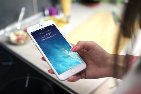 人,女人,手,空间,苹果,数码,iphone 6,厨房 人,女人,手,空间,苹果,数码,iphone 6,厨房