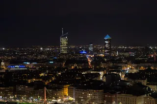里昂，法国，城市，夜晚，建筑，照明，建筑外观，城市景观