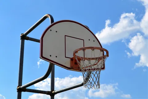 篮球场,篮球,篮板,网,天空,背景,篮球,球场 篮球场,篮球,篮板,网,天空,背景,篮球,球场