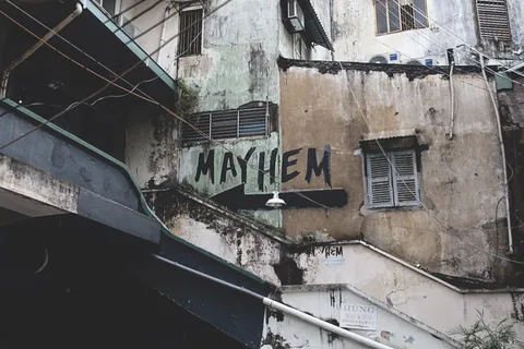 棕色混凝土房屋,废弃,建筑,破损,建筑,城市,损坏,涂鸦 棕色混凝土房屋,废弃,建筑,破损,建筑,城市,损坏,涂鸦