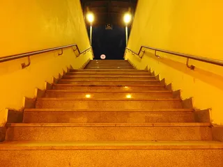 地下通道、通道、铁路地下通道、隧道、渐变、楼梯、台阶和楼梯、照明