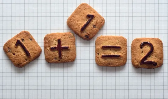 1+1=2饼干,网格织物,支付,饼干,糕点,甜点,计数,对吗 1+1=2饼干,网格织物,支付,饼干,糕点,甜点,计数,对吗