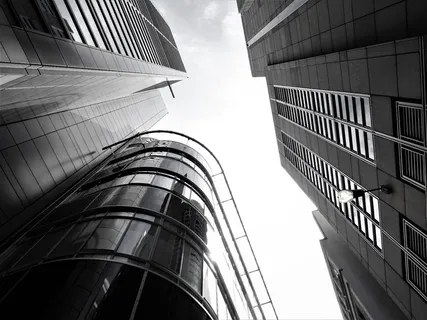 建筑物的灰度照片 建筑物的灰度照片