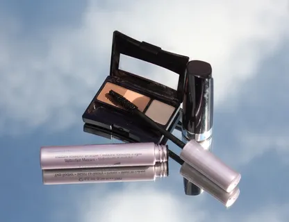 眼影调色板，眼线笔，外出，化妆，化妆套装，睫毛膏，镜子，云天