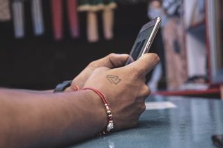 使用智能手机的人