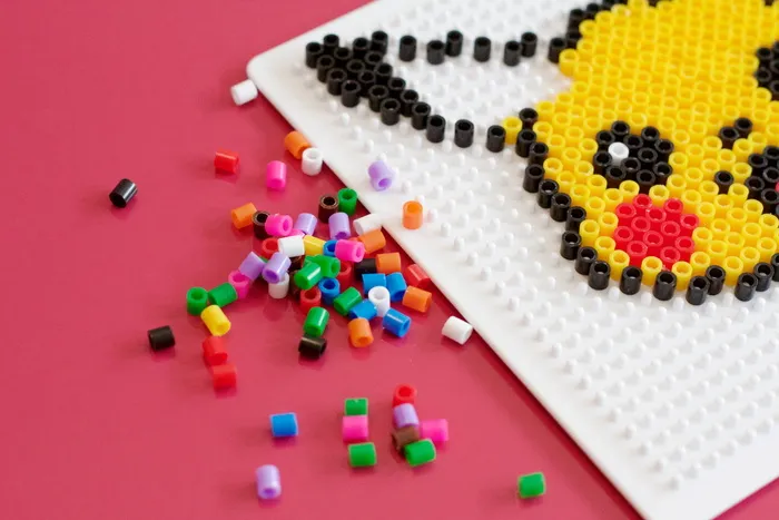 pokemon pikachu hama珠子，红色，表面，熔丝珠子，perler珠子，perler，pikachu，pokemon