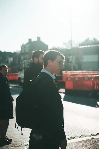 男式黑色连衣裙衬衫