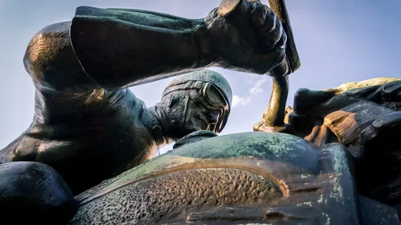 聚焦摄影, 男子, 骑术, 摩托车雕像, 纪念碑, 数字, 雕塑, 赛车手