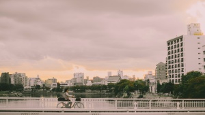 摄影、人物、骑行、自行车、桥梁、建筑、建筑、基础设施