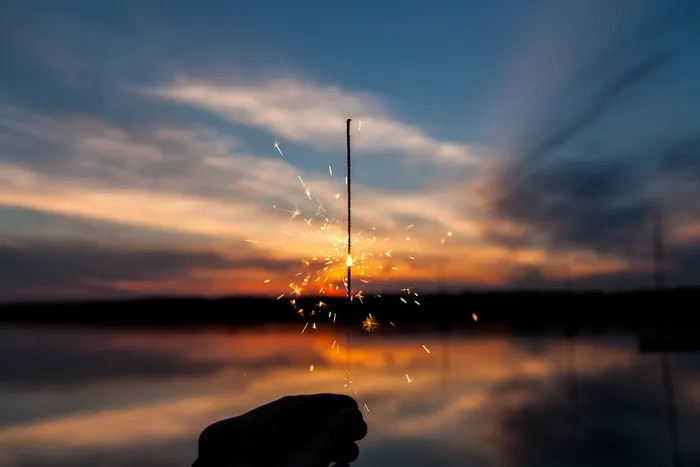 火花、灯光、火、火焰、日落、云、天空、大自然