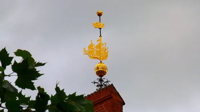 风向标，镀金，船，山墙，无人，户外，建筑，建筑外部