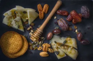 食物，盘子，奶酪，蜂蜜，零食，开胃菜，面包，盘子