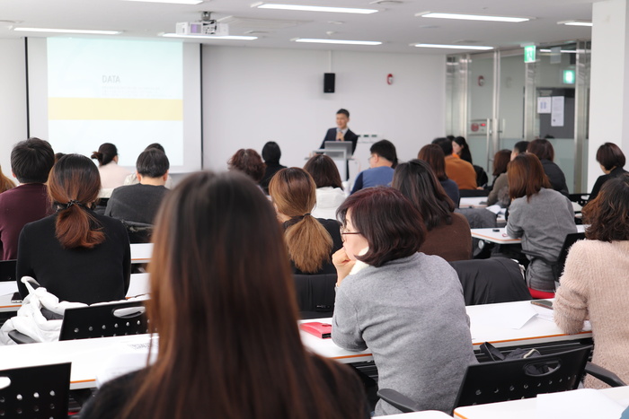 讲座、讲师、教室、房间、本特钢公司、教师、教育、研讨会