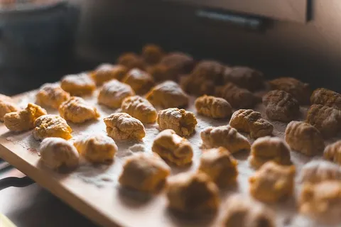 撒了面粉的生面团 撒了面粉的生面团