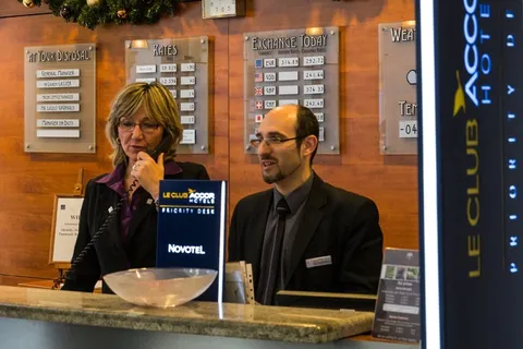 男，女，站立，前排，le，俱乐部前台，前台，酒店