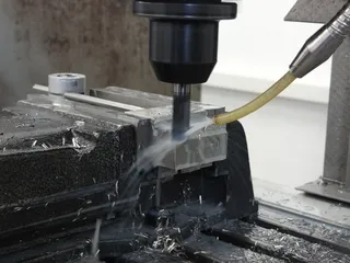 水、飞溅、加工、钻孔、钻孔、铣削、机加工、切屑