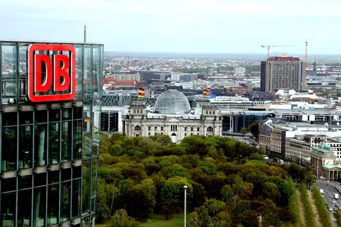 top，view，city buildings，deutsche bahn，logo，lettering，db，公司总部