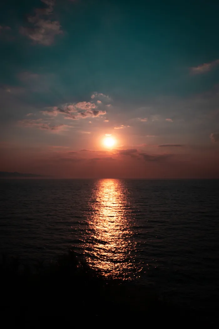 阳光照耀海洋