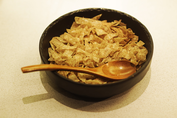 碗，勺子，玉米片，食物，食物和饮料，健康饮食，健康，室内