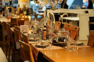 桌子、有盖的、木板、餐厅、食物、酒吧、自助餐厅、餐具