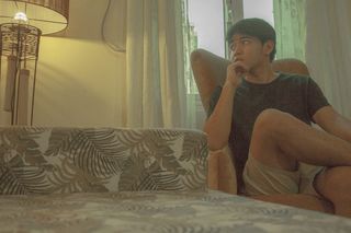 家具，沙发，人，人，灯，台灯，床，家居装饰