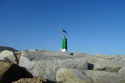 哨子，岩石，礁石，海，天，固体，岩石物体，蓝色