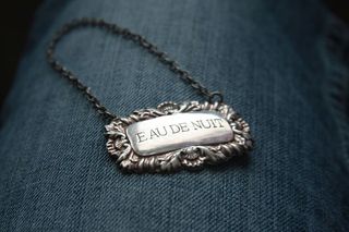 牛仔裤、标签、标志、水、夜、盘子、金属、雕刻