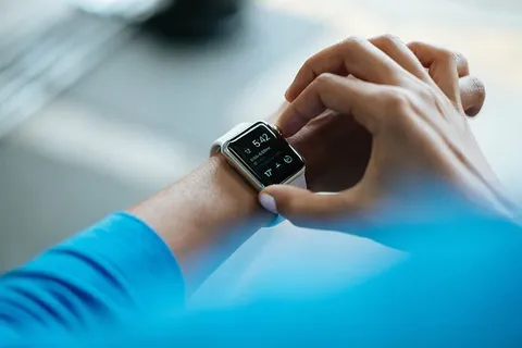手表,显示,时间,6:42,智能手表,小工具,技术,智能 手表,显示,时间,6:42,智能手表,小工具,技术,智能