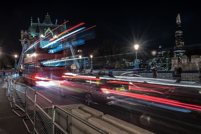 道路上车辆的延时照片