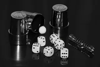 六、黑白骰子玩具、魔方、帽子戏法、球、杯、猜、谜