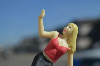 女，红色，衬衫，黑色，裤子雕像，恐惧，恐惧，恐惧